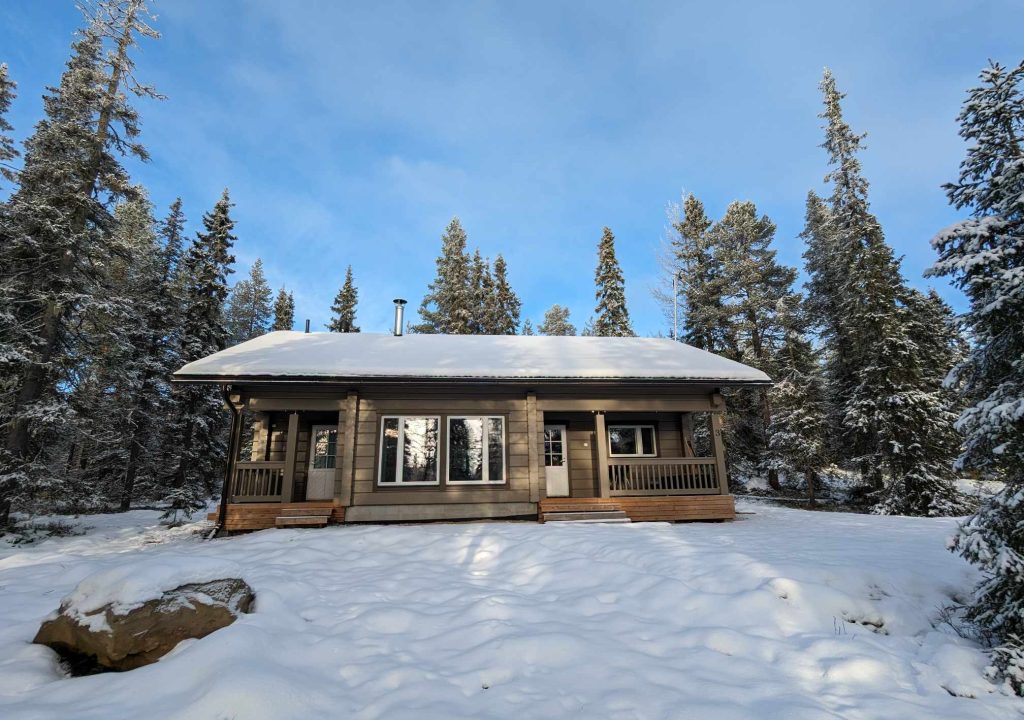 Une maison récente La maison a été construite récemment dans les années 2020.